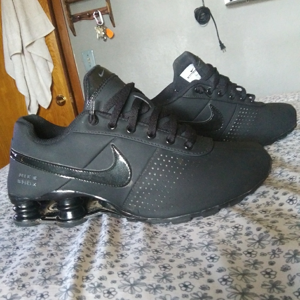 EUC Black leather Nike Shox